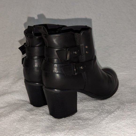 Torrid 9W Ankle Bootie Black Faux Leather Buckle Straps 3" Chunky Heel - Picture 8 of 15
